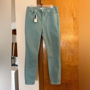 VYV250 Green jeans by vineyard vines 30 inch waist. Great for casual wear or